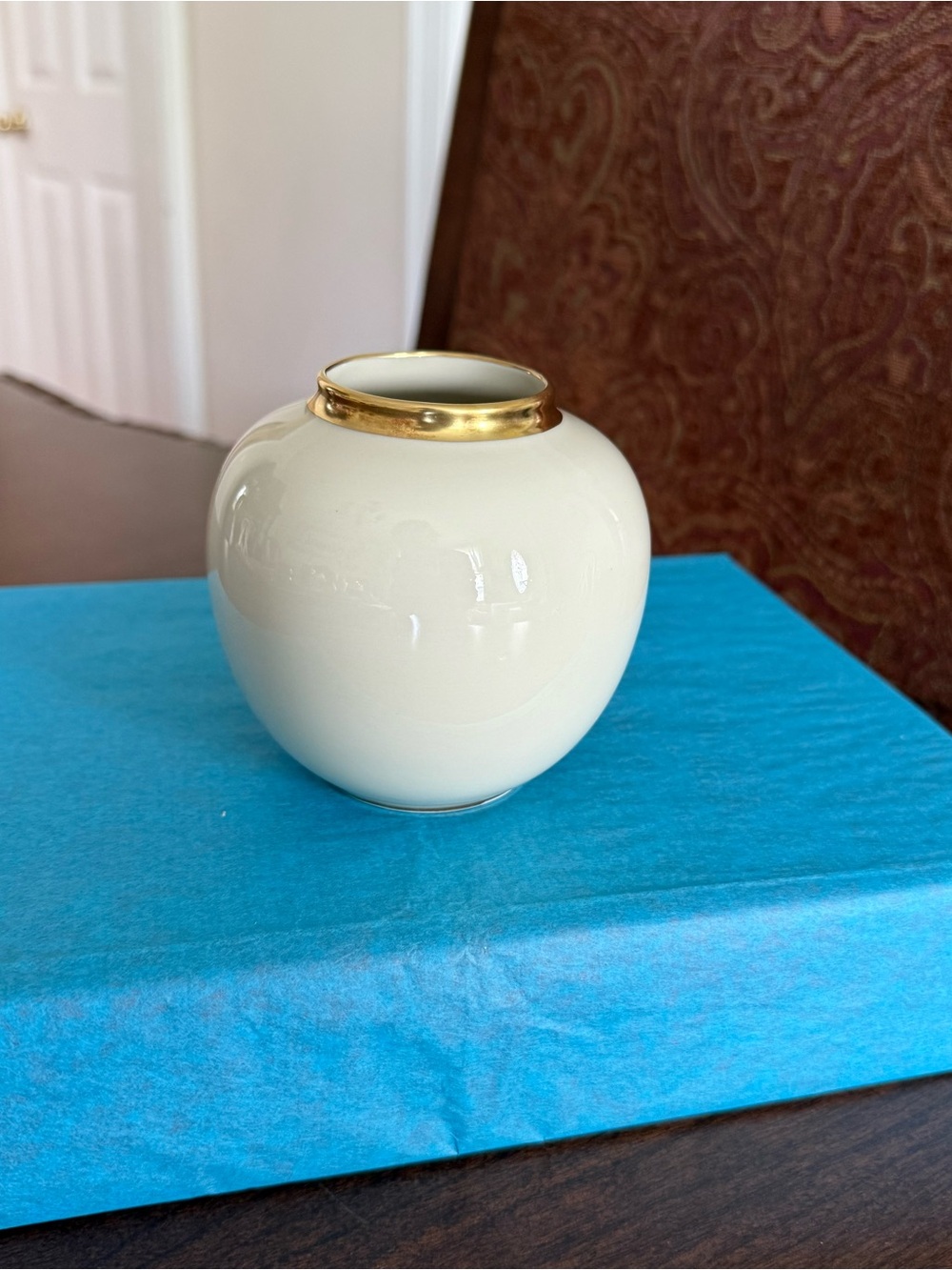 Vintage Royal Porzellan KM Bavaria Ivory Porcelain Vase w/22K Gold Trim 3.75"H